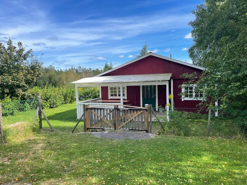 Cottage in the heart of the forest – quiet oasis with garden - Image 1