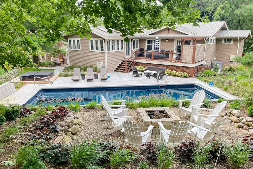 Relaxing Oasis: Pool, Hot Tub, Games & Fireplace - Image 1