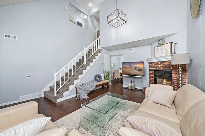 KC-Area Stay | Near Lakes & Trails • Fast Wi-Fi - Image 1
