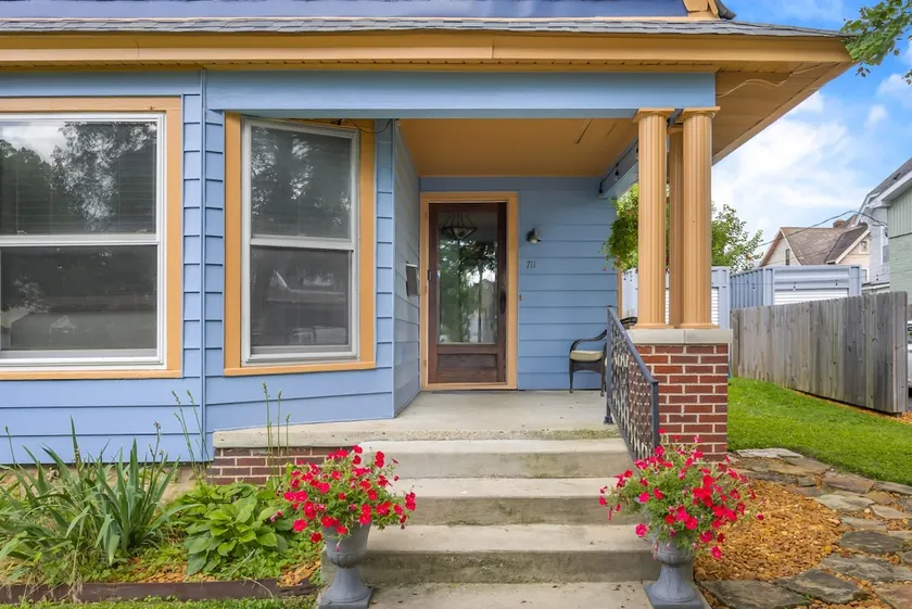 Robin's Egg, Private Downtown, Pet-Friendly Gem - Image 1
