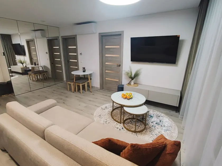 !Apartment in Castletown Near OldTown + Parking! - Image 1