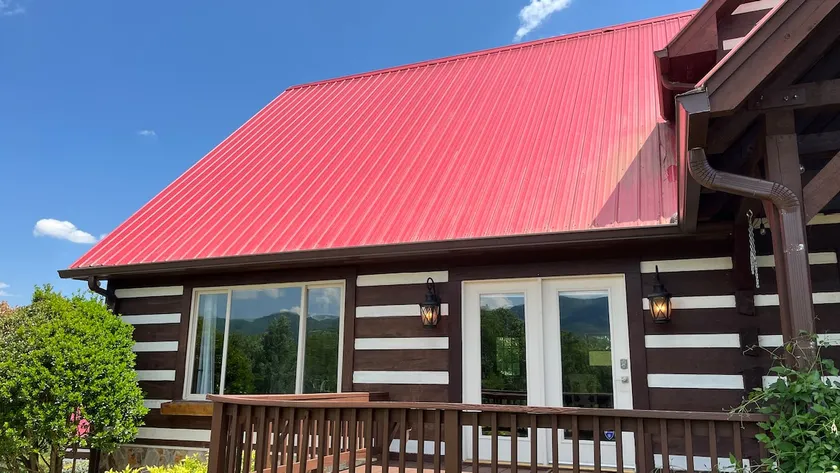 ⁠Red-Roof Cabin Suite w/Salt Water Hot Tub & View⁠ - Image 1