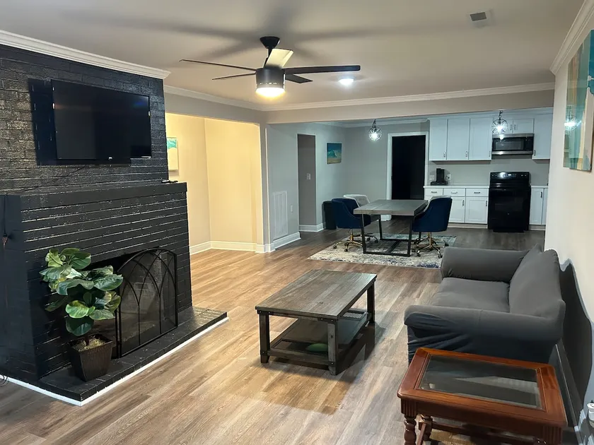 The Family Inn - Freshly Renovated 4bed 3bath - Image 1