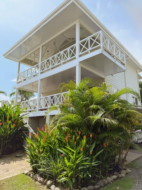 Ocean Paradise Beachfront Penthouse Bungalow - Image 1
