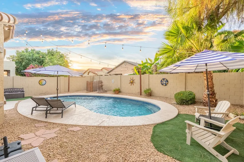 3BR Phoenix Oasis. Private Pool, Fire Table & Desk - Image 1