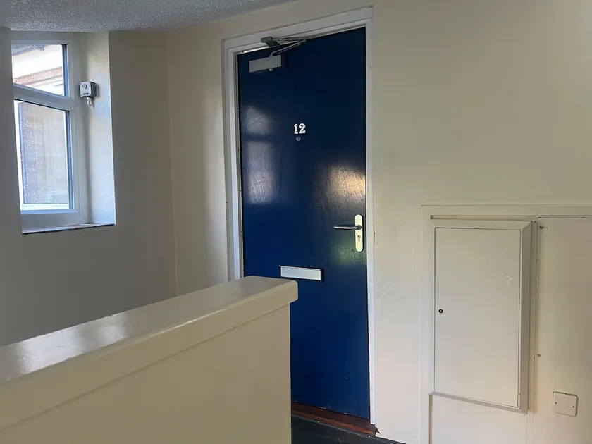 Modern 1-Bed Flat Near Northampton General Hopital Town Centre & M1 - Image 1
