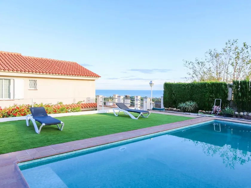 House with a private pool - Image 1
