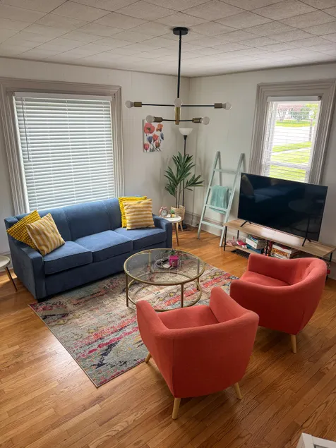 Fun & cozy apartment in downtown Rockford - Image 1