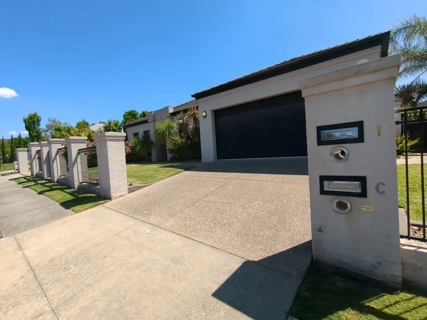 Executive Townhouse - Albury - Image 1