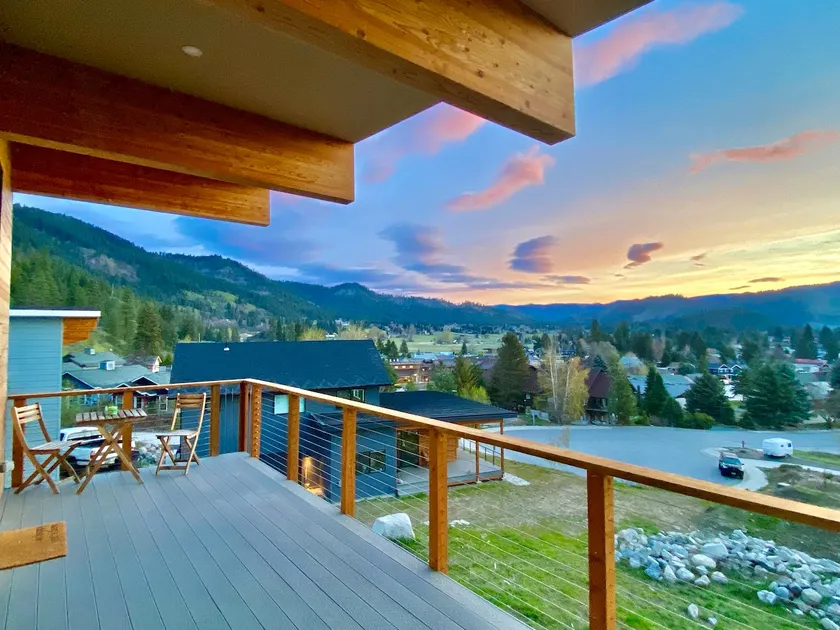 Studio with a View, Walking Distance to Downtown - Image 1