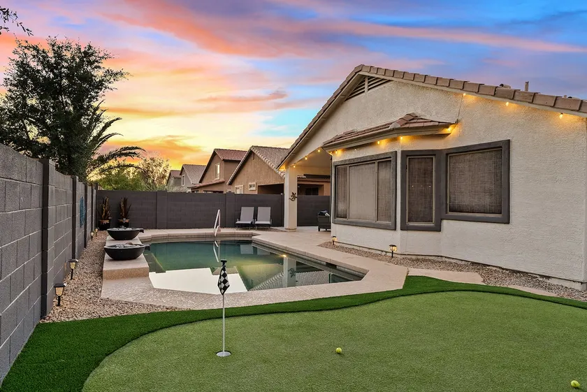 Sunny Poolside Golf Haven Heated Pool 4Bed 2Bath - Image 1