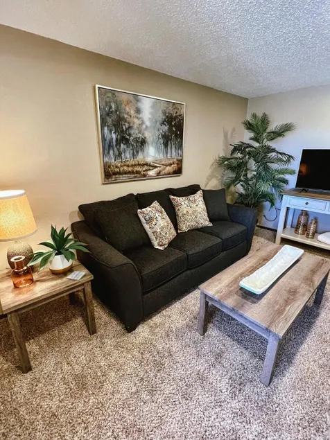 22 at Cottonwood - Image 1