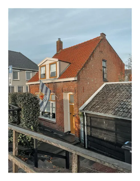 Sleeping on Tholen, - Image 1