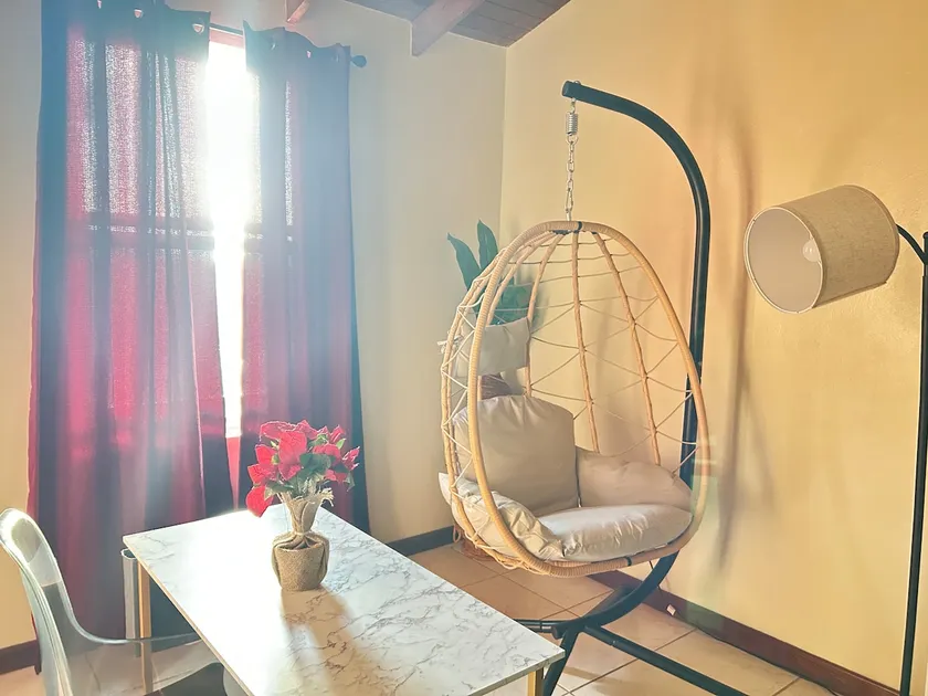 JYM Blissful Escape| Cozy & Modern 2BD+1BA Apt - Image 1
