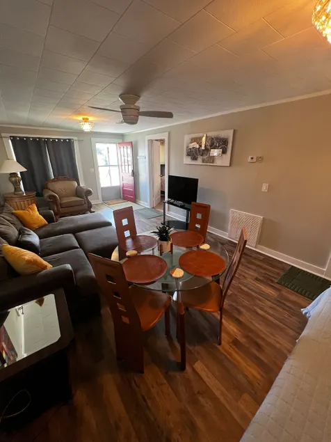 Perfect Weekend Home - Image 1
