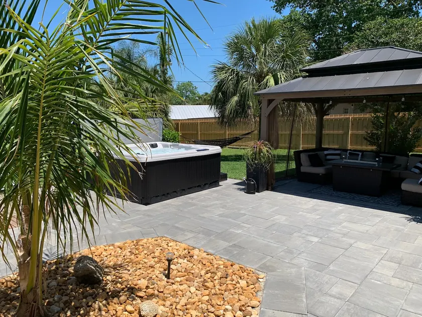 Hemingway’s Hot Tub Hideaway 3BR 2BA Whole House - Image 1