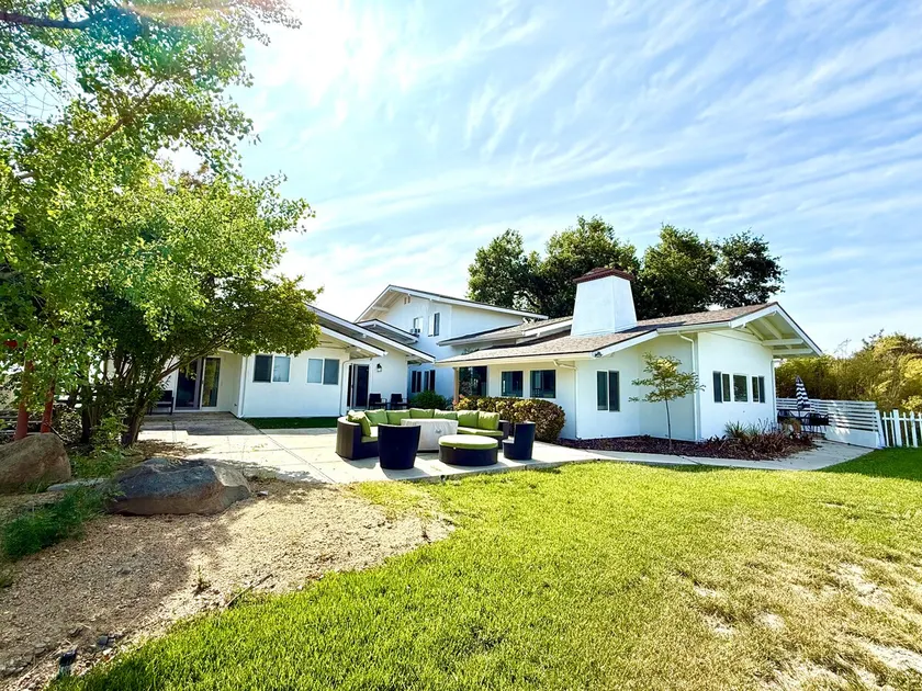 105 Acre Ranch with Amazing View - Image 1
