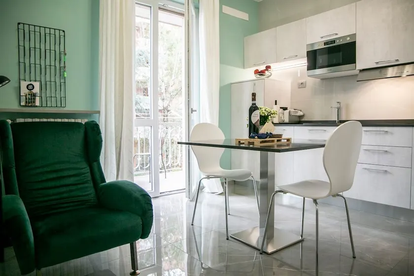 Green apartment at the Rotonda with garage - Image 1