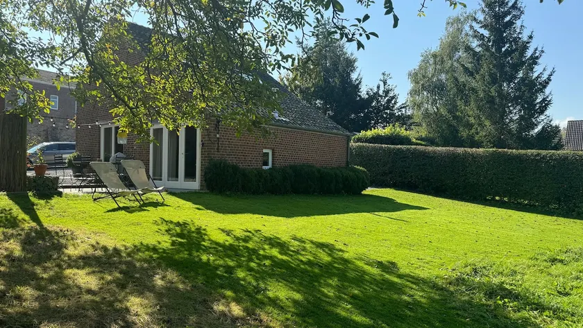 1-bedroom accommodation and sofa bed - Image 1