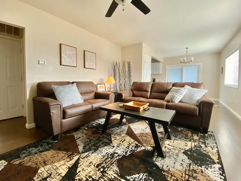 Country Chic Retreat - Image 1