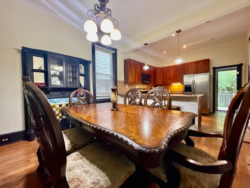 7 bedroom. Prime location - Image 1