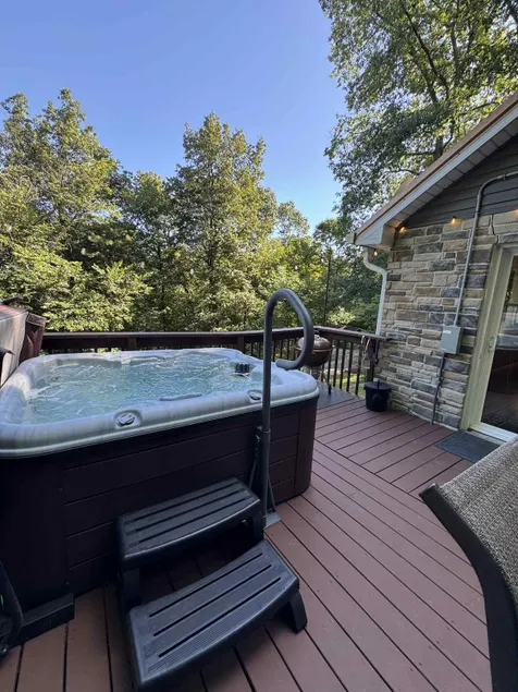 Secluded Leesville Lakehouse, Hot tub, Pets, Wifi - Image 1