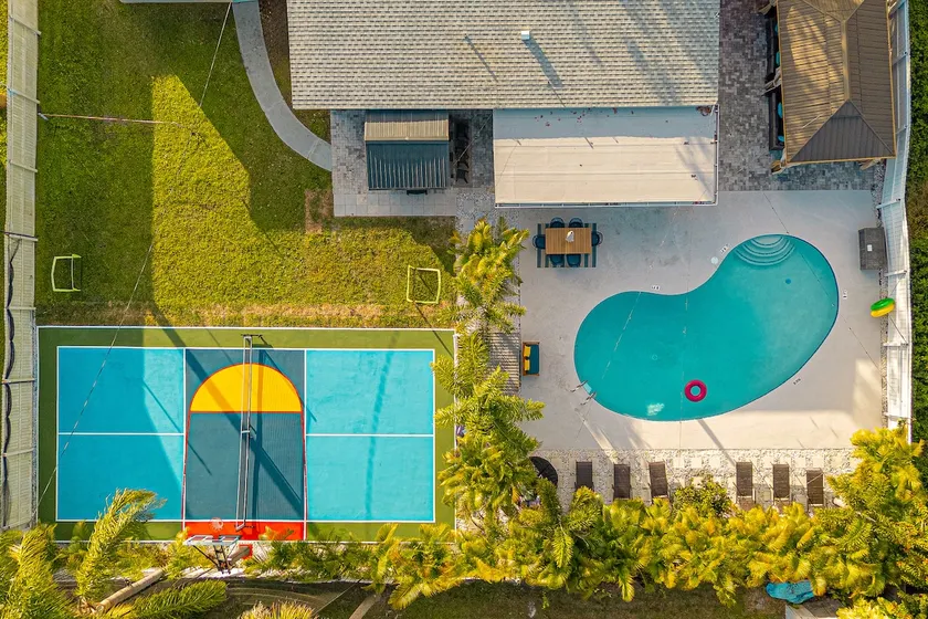 Paradise Retreat! Pickleball, HotTub, Basketball - Image 1