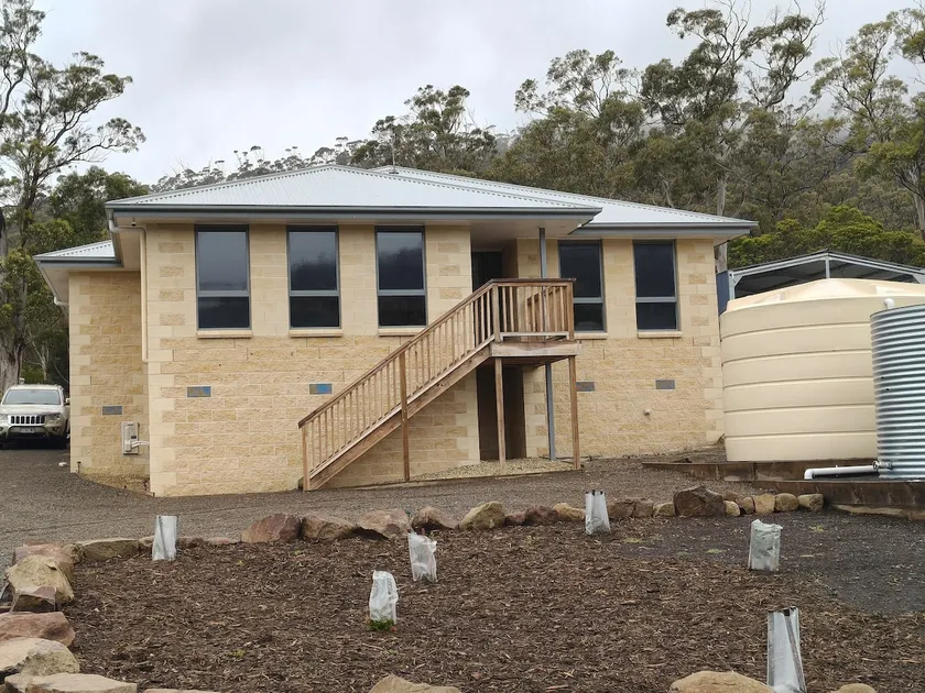 Retreat on Russell Street - Image 1