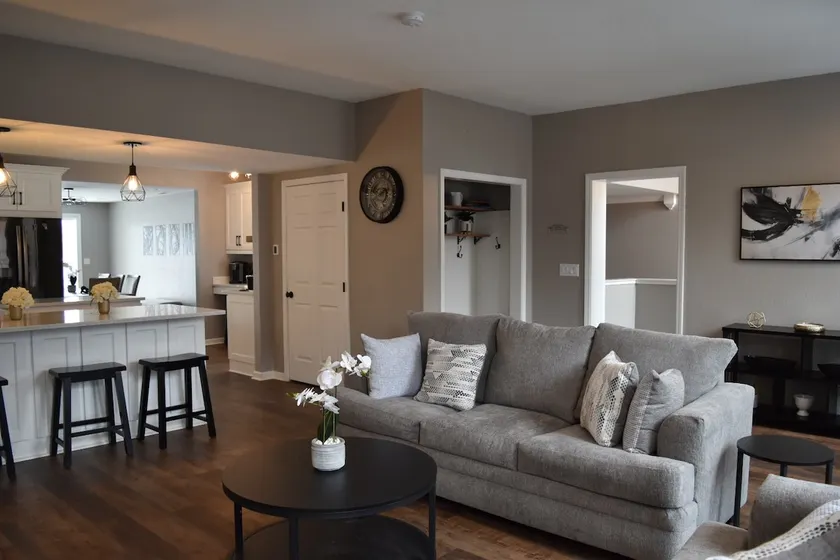 Downtown Monroe Luxury Apartment - Image 1