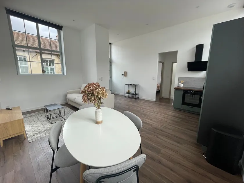 Charming apartment with large terrace. - Image 1