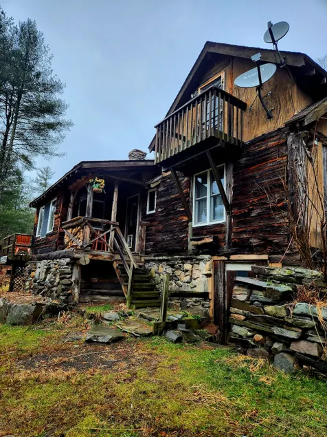 The Castro’s Cabin - Image 1