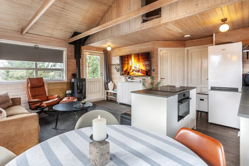 Golden Circle Cozy Retreat - Image 1