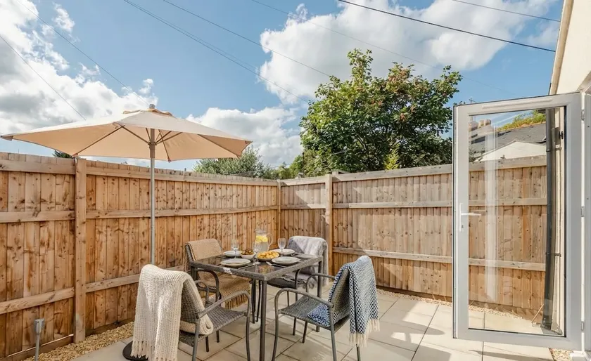 2Bed Cottage 10-min Walk to Town | Parking + Patio - Image 1