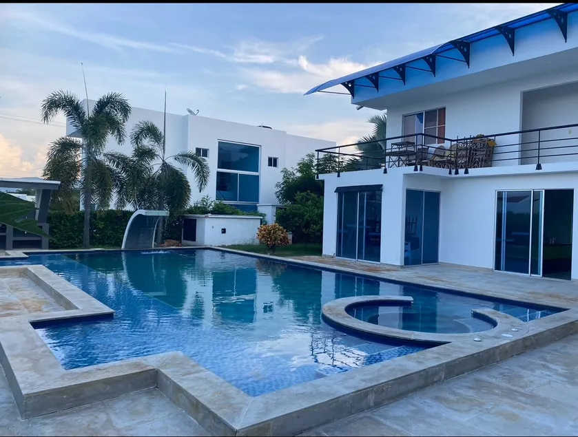 Spectacular Girardot - Image 1