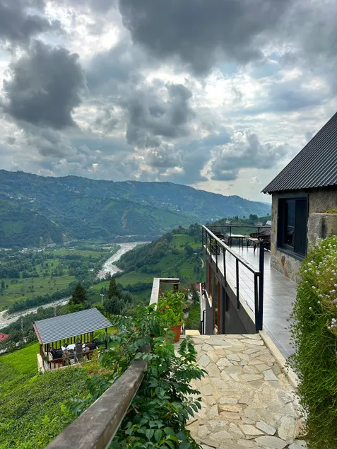 romantic country house with stunning views - Image 1