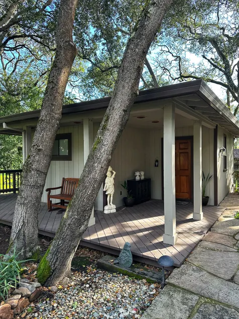 Cozy Ranchside Guesthouse Nestled in Nature - Image 1
