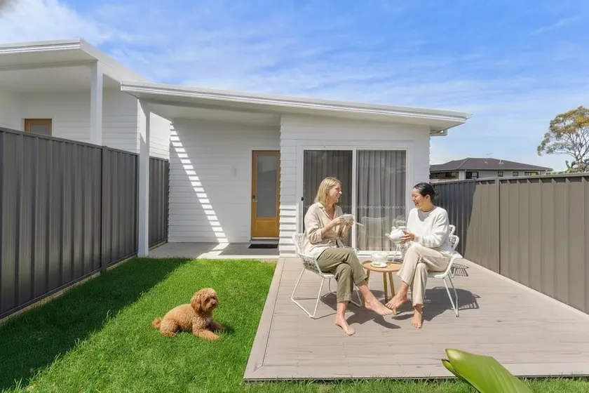 Coastal retreat near shops & beach - Image 1