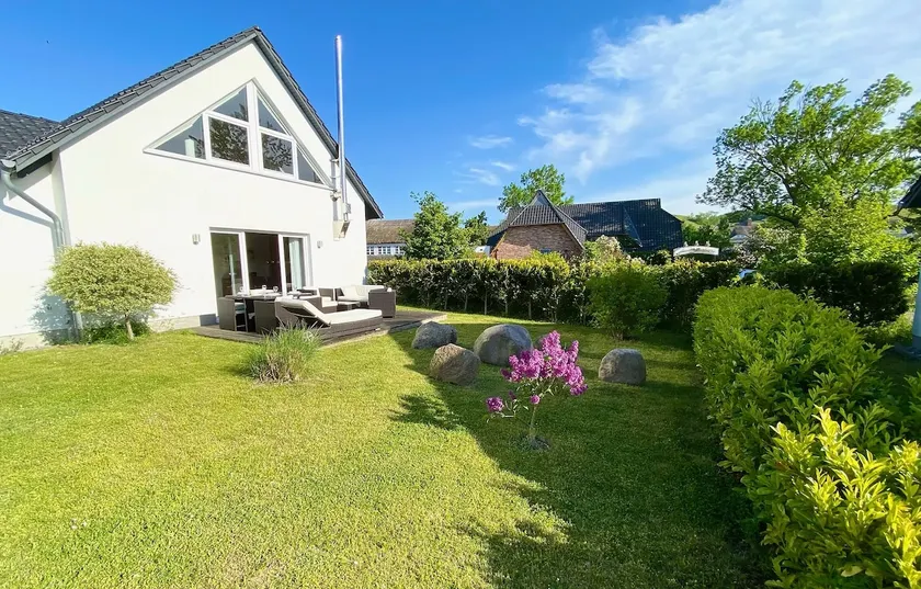 Deluxe vacation home with sauna & fireplace - Image 1