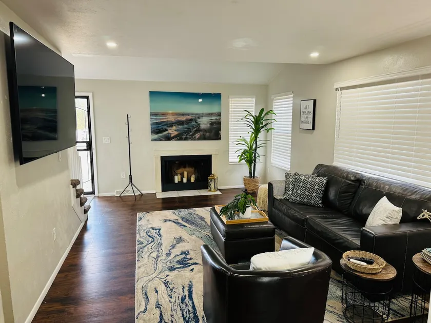 Cozy 4 Bedroom Retreat w/ 1 car garage. - Image 1