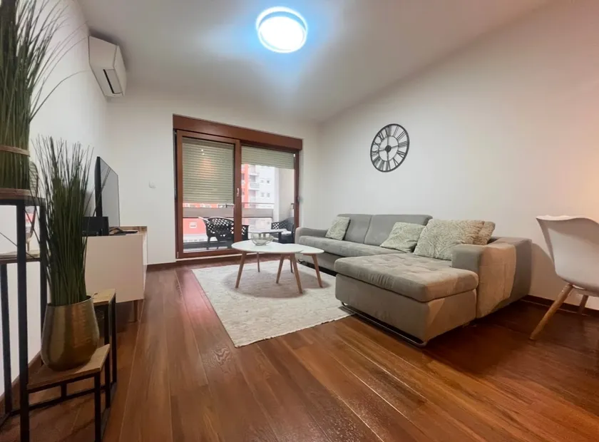 White Homes 13 - Master Quart - Image 1
