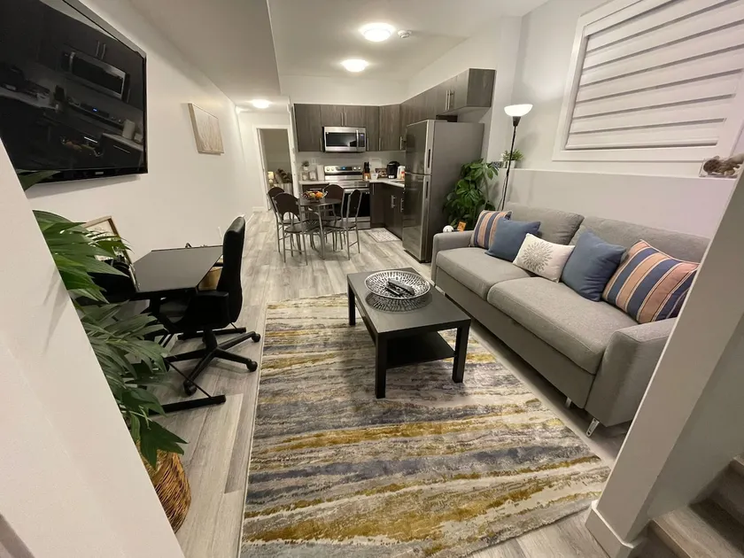 2 Bedroom Suite in Brighton - Image 1