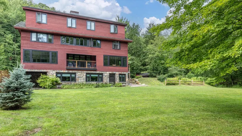 2BR Stowe Mountain Unit | River & Ski Access - Image 1