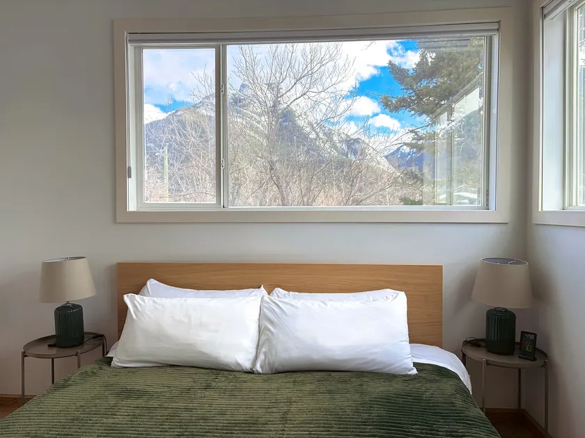Mount view retreat near Canmore |King bed |Balcony - Image 1