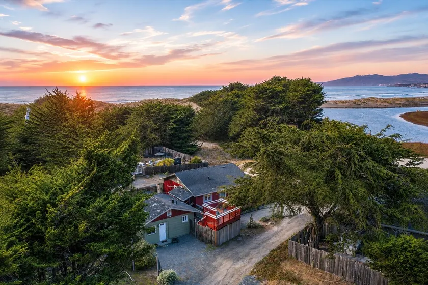 BodegaBay Breeze-WalktoBeach!~Home+Cottage! HotTub - Image 1
