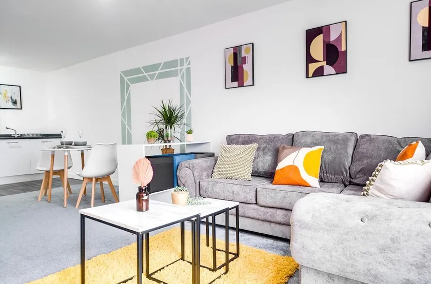 Beautiful Birmingham apartment - Image 1