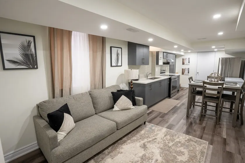Modern Lux Suite No Cleaning Fee + Free Parking - Image 1