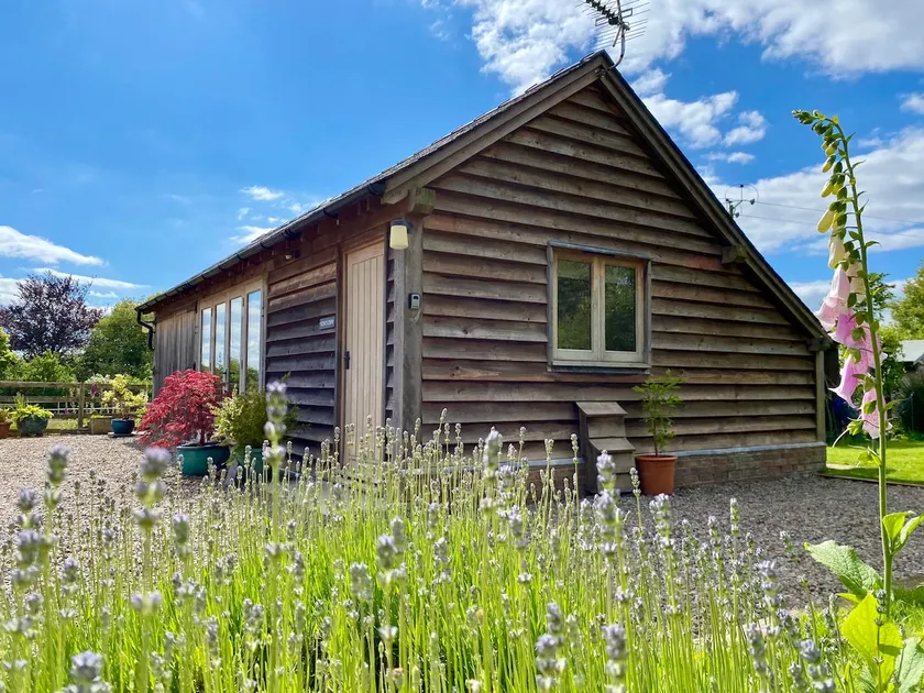 Cosy Herefordshire retreat, king bed, fire, view, - Image 1