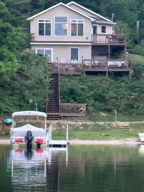 Spacious, Beautiful Home on All-Sport Rose Lake - Image 1