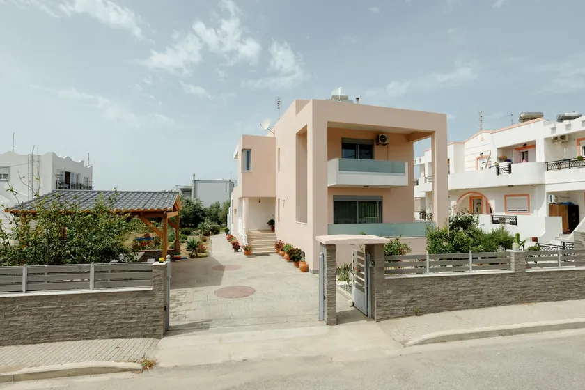 3BR Home • 3 Bathrooms • Walk to Beach - Image 1
