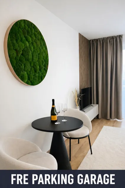 Pleasant SoHo apartment with private parking free - Image 1